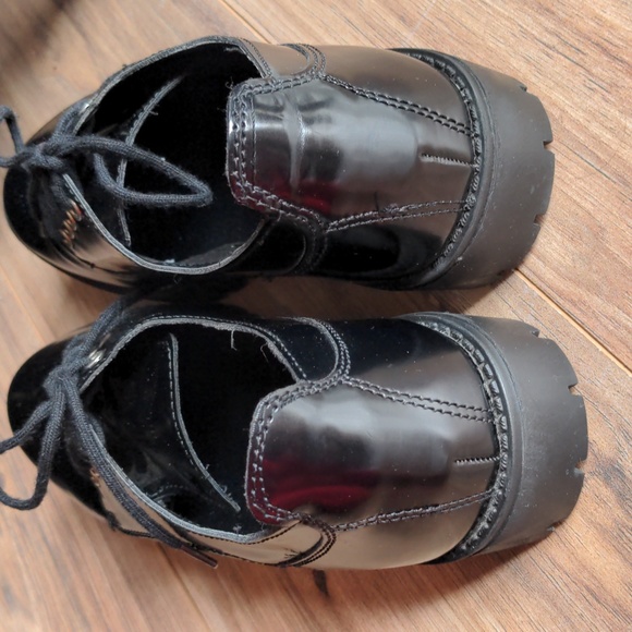 Black patent leather tie shoes - Picture 4 of 9
